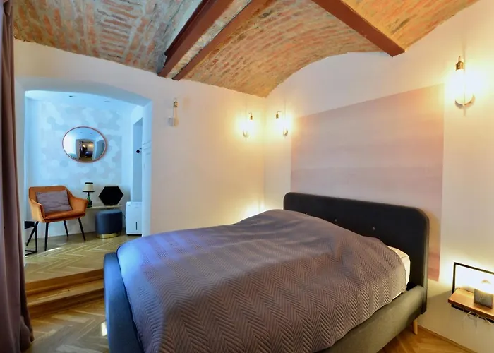 Your Stylish Basement Loft Close To Schoenbrunn
