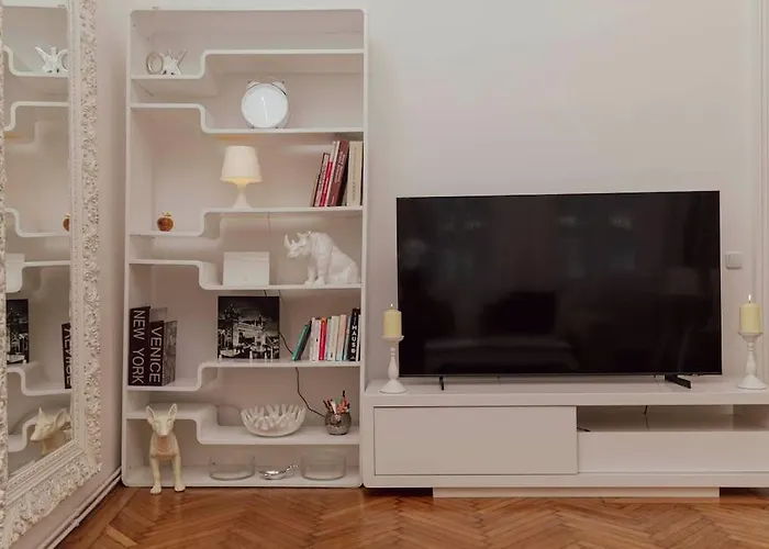 Modern Stylish Comfortable 2 Bedroom Apartment