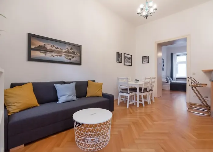 Zentrale Ruhelage Im Typischen Wiener Altbau
