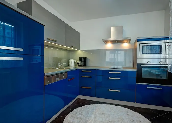 Carin Deluxe I