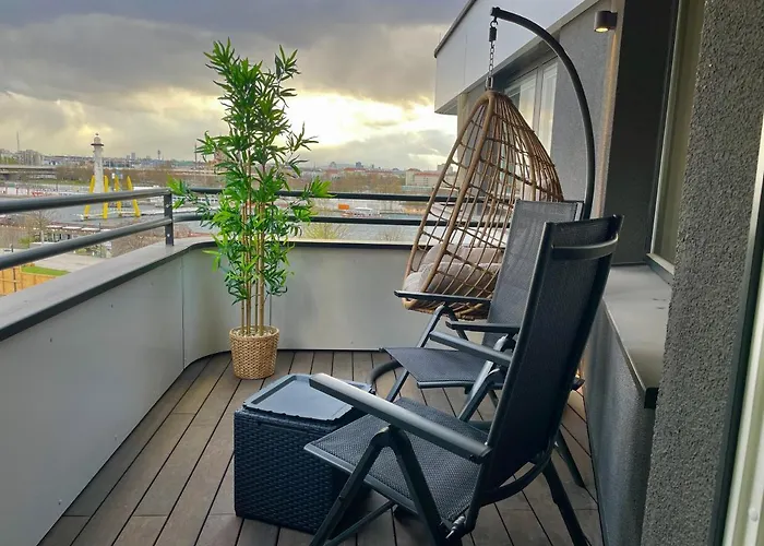 Riverfront Apartment With Balcony And Ac