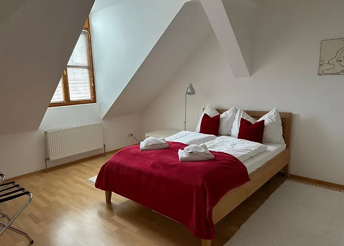 Apartments Near Rathaus