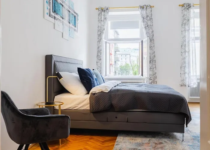 120 M2 4-Rooms Apartment In A City Center