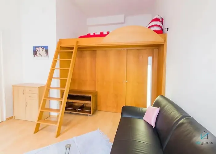 Retro Chic - Charming Apartment Near Augarten