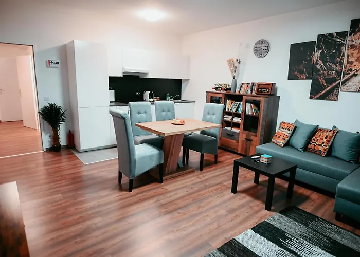 Vienna Shopping Center 12 Apartment