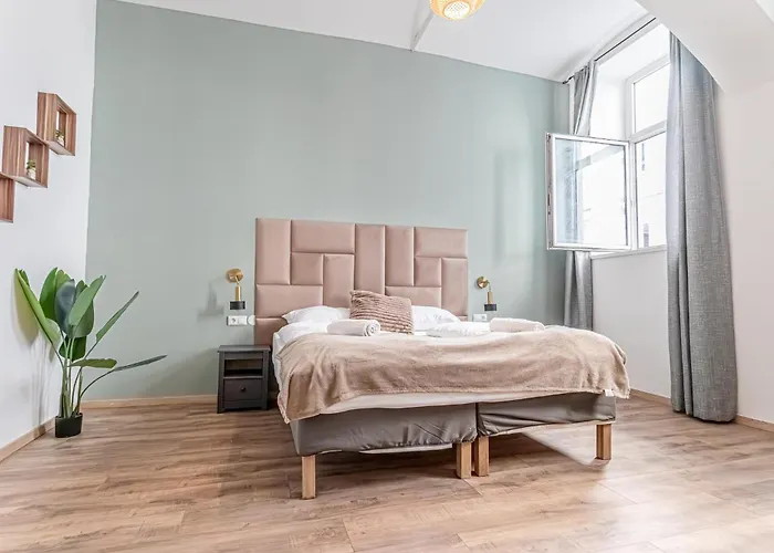 Kingbed 1Br Central Apt With Ensuite Washer & Smart Tv