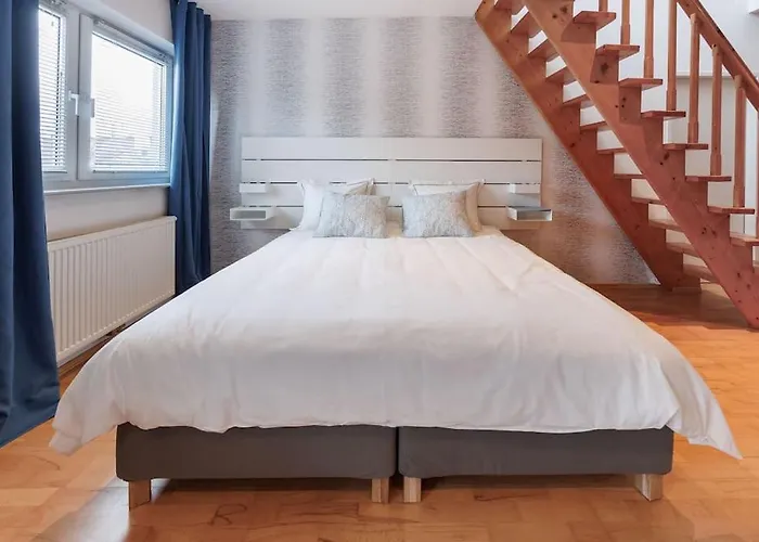 Scenic Rooftop Flat With Terrace