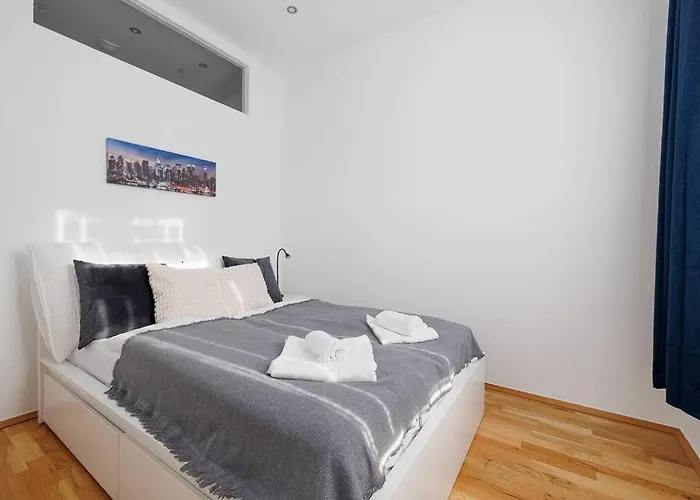 Modern Central City Apartment - Netflix 2 Bedroom