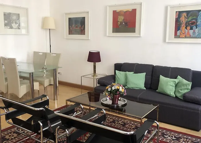 Quiet 2-Room Flat, Walking Distance To City Centre