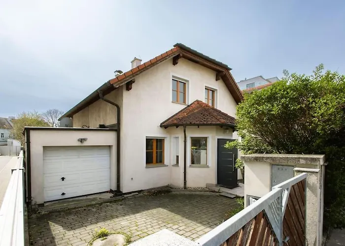 4-Bedroom House & Large Garden