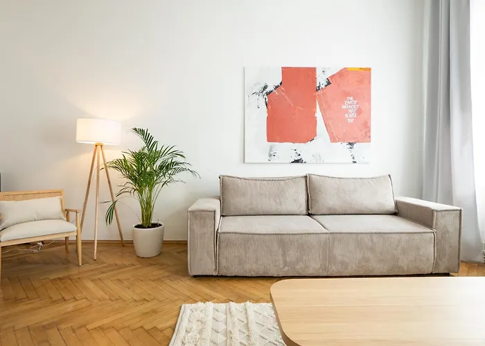 Pet-Friendly Modern Apartment Near Belvedere