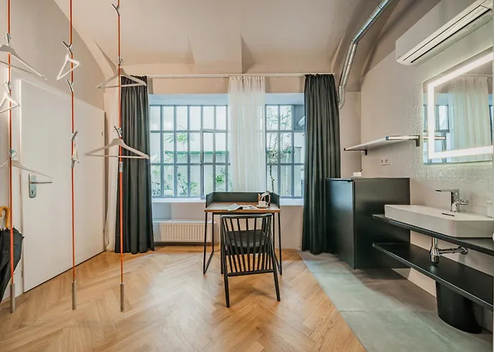 Easy Flat City Living