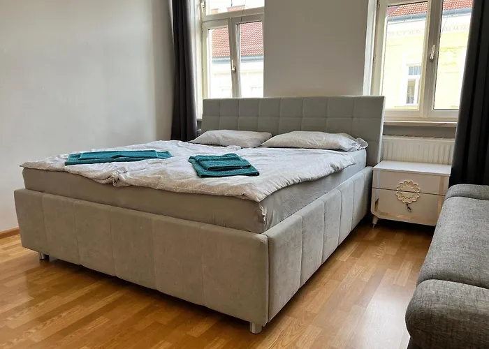 Welcoming 3Br Shared Apt-Near Bahnhof Meidling