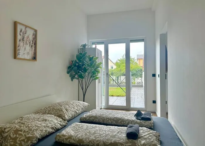 Stylish Modern Apartment With Garden