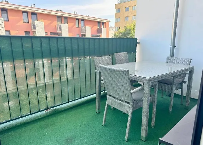 115 M2 Maisonette With Free Parking