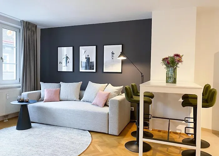 Nest Perfect For 2-4 Hip Area And Free Parking
