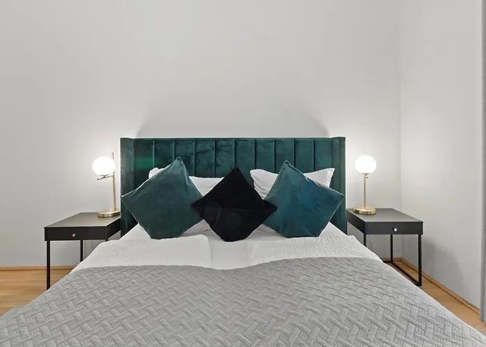 Balcony Apartment I 50 M² I Near City Center