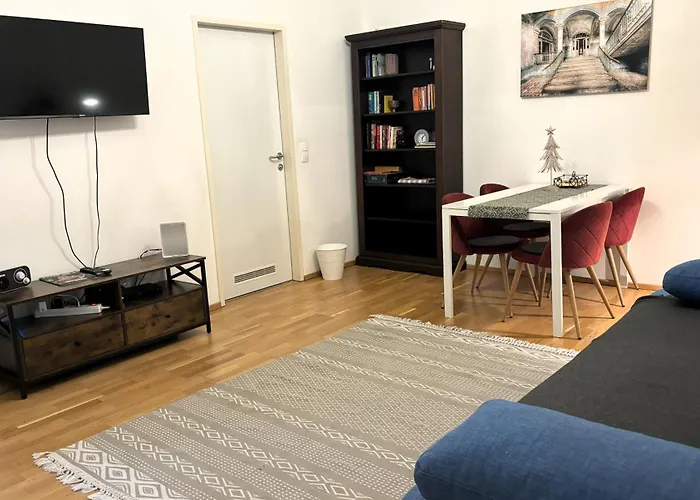 Ruhige Stadtwohnung Mit Balkon