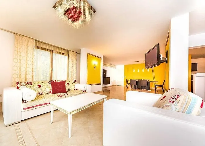 Luxury Apartment With Pool