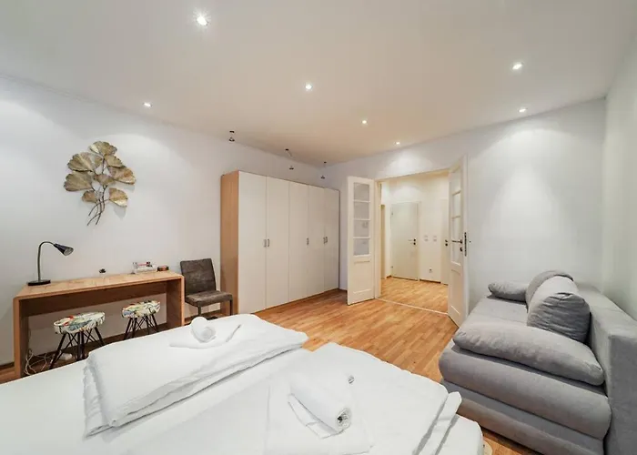 City Central Belvedere Apartment
