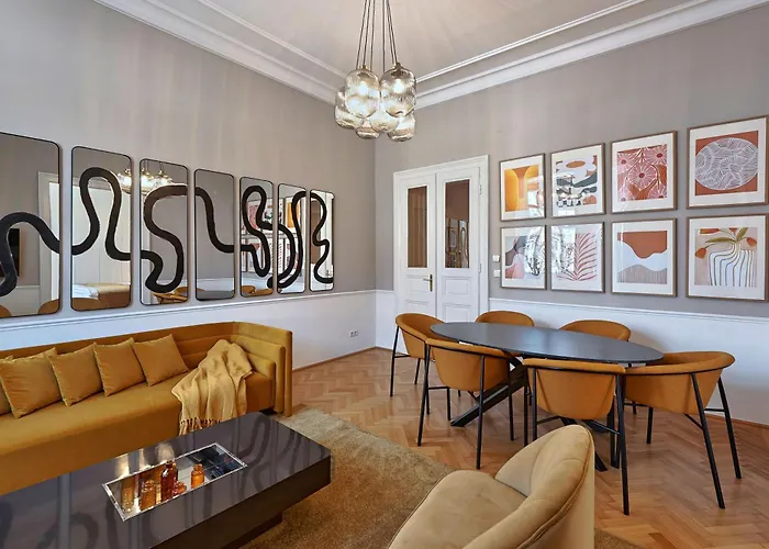 Diplomatic District Apartment, 6 Stops To Center