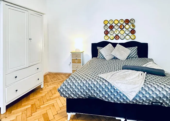 Affordable 1Br & 1Lr Apt, 7 Min To Westbahnhof