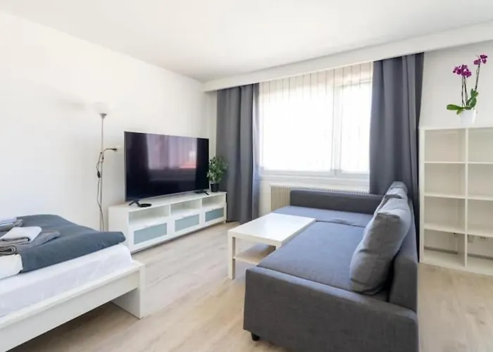 Charming Central Flat - Long-Term