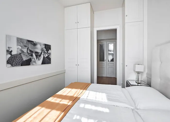 6 Rooms