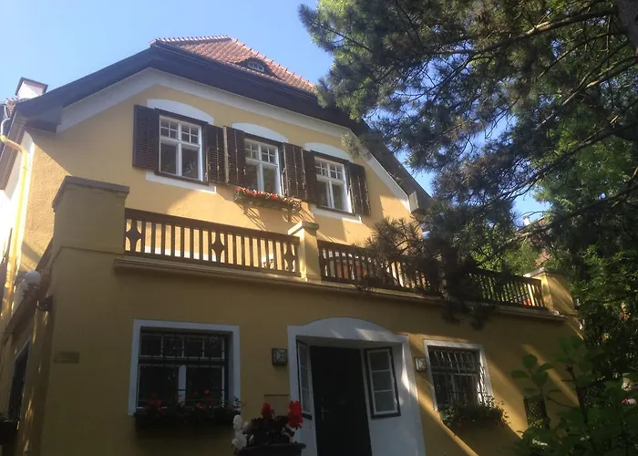 Exquisites Gartenapartment In Eleganter Jugendstilvilla