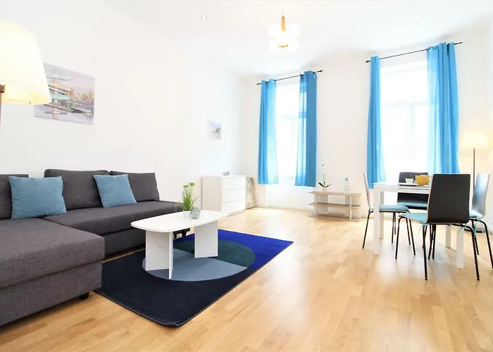 Marine: Newly Renovated 2Nd District Apartment