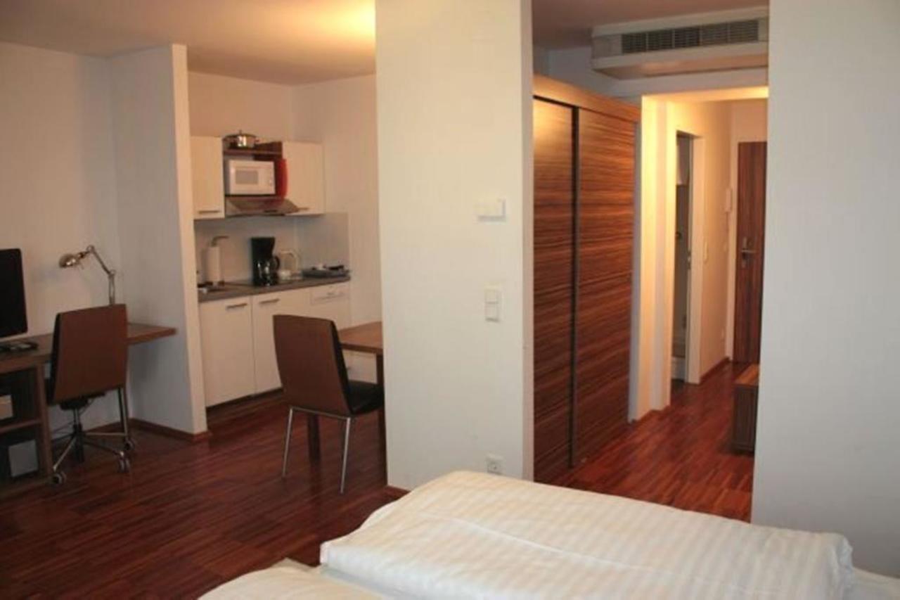 Royal Living 4*