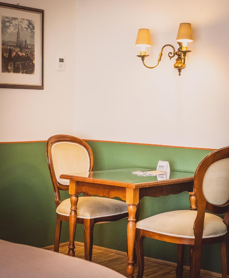 Henri Siebterbezirk Hotel 4*