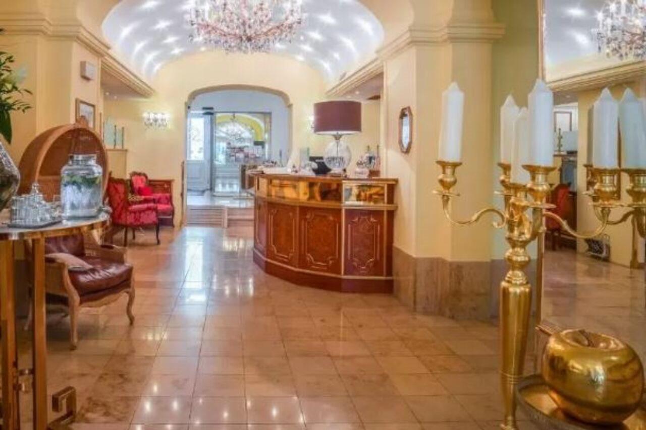 Roemischer Kaiser Hotel