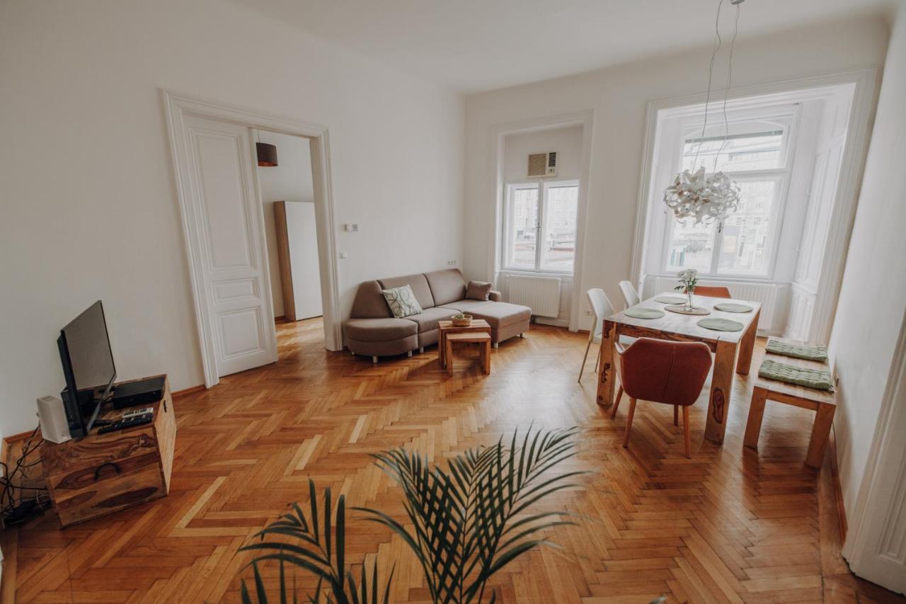 Karmelita Apartment *