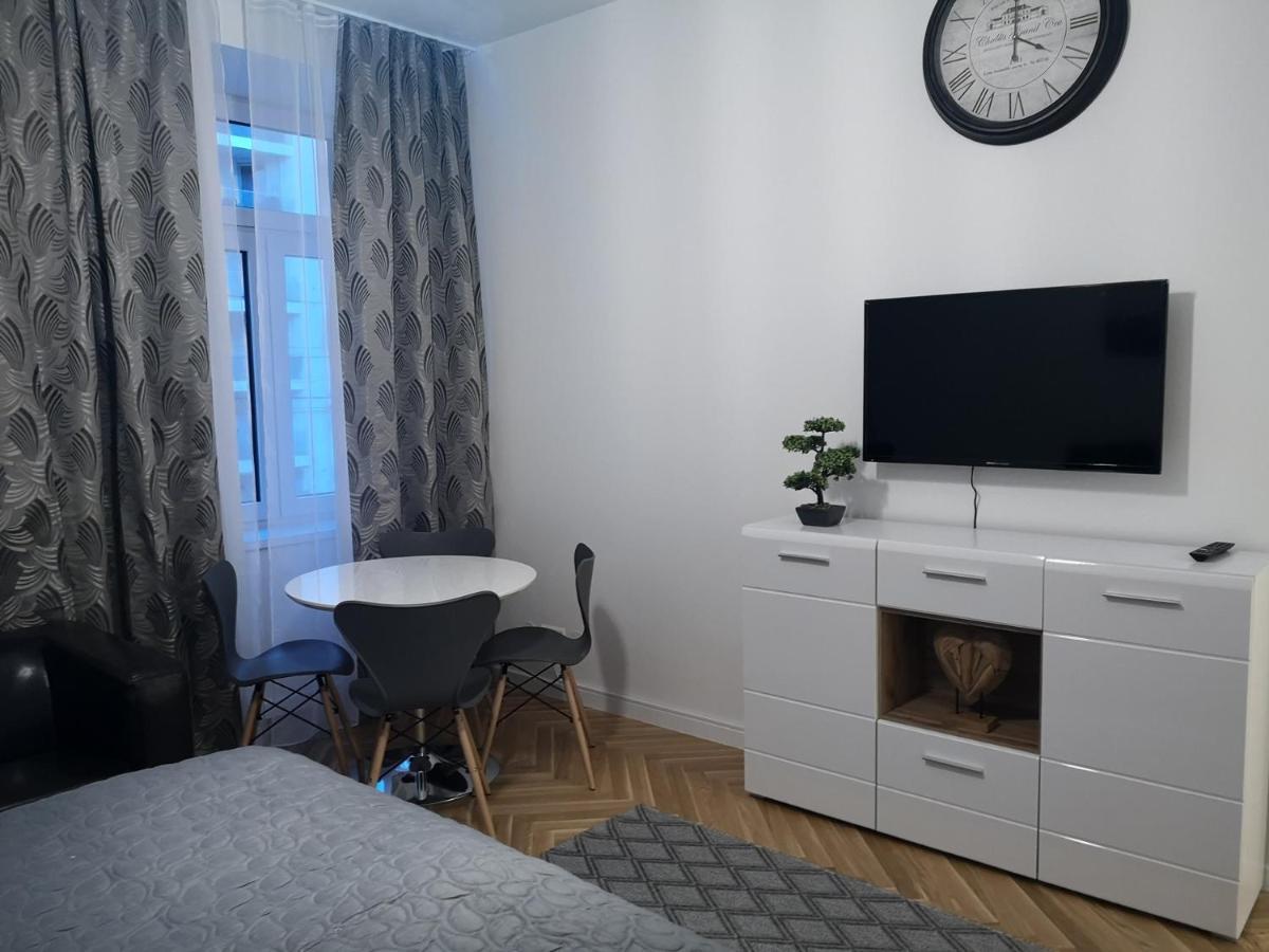 Angelika * Viena