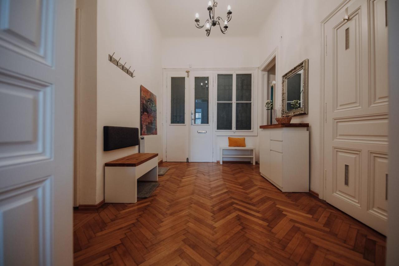 Karmelita Apartment *