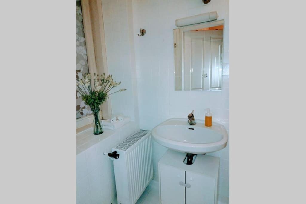 Family With Two Bathrooms Near To Center Apartment