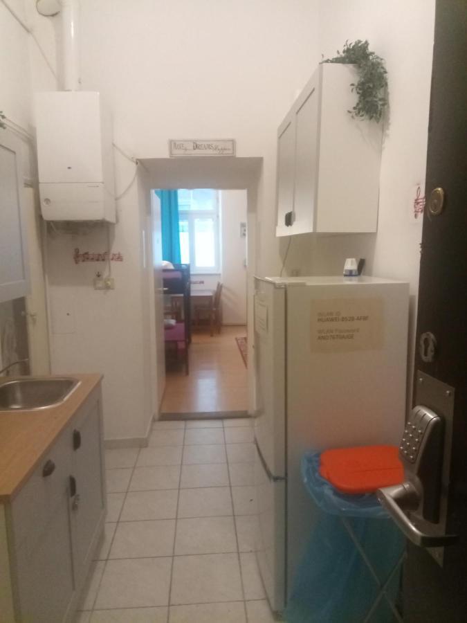 Hostel Momore