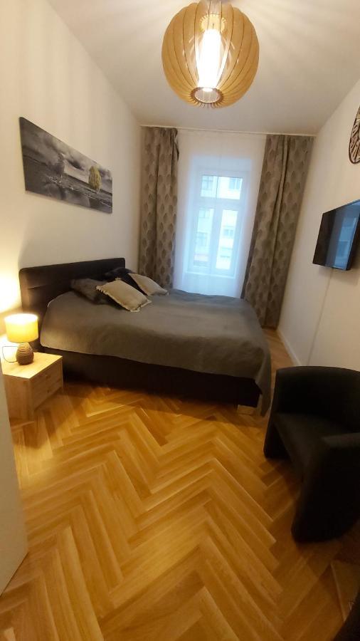 Angelika * Viena