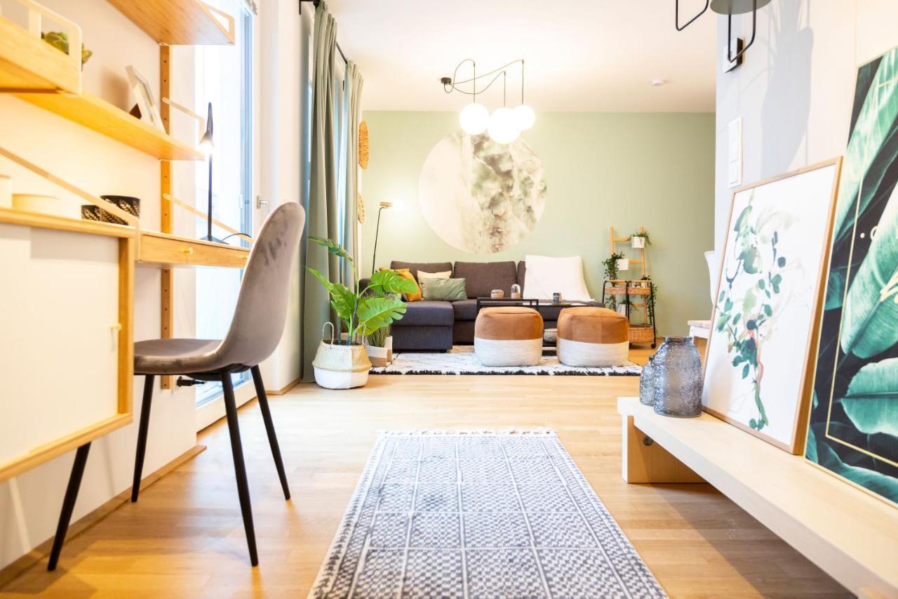 & Cozy - 15 Min To Center Apartment *
