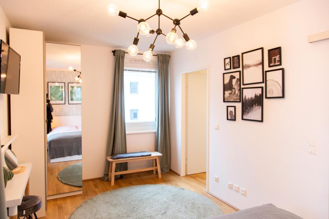 & Cozy - 15 Min To Center Apartment *