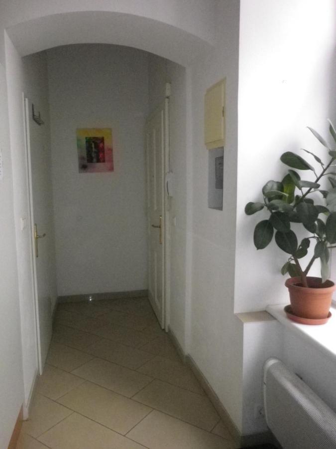 Dahlia Apartment *