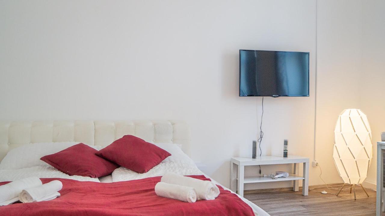 Spacious Apartment *