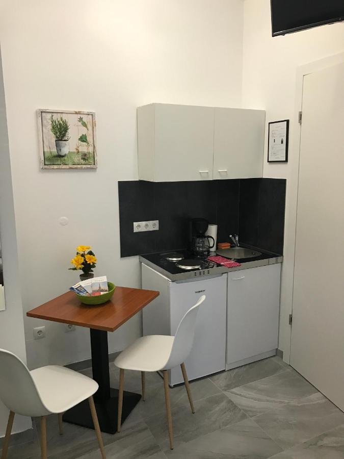 Saralo 1050 * Vienna