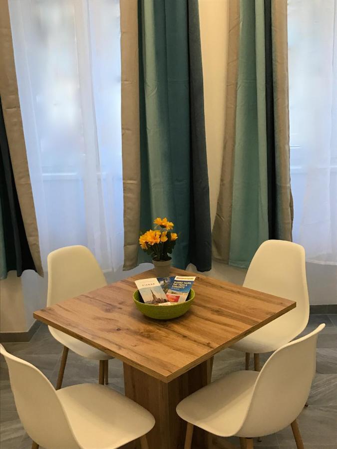 Apartment Saralo 1050 *