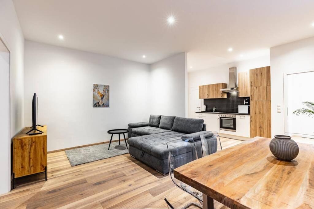 Modern Next To Subway Station Apartment