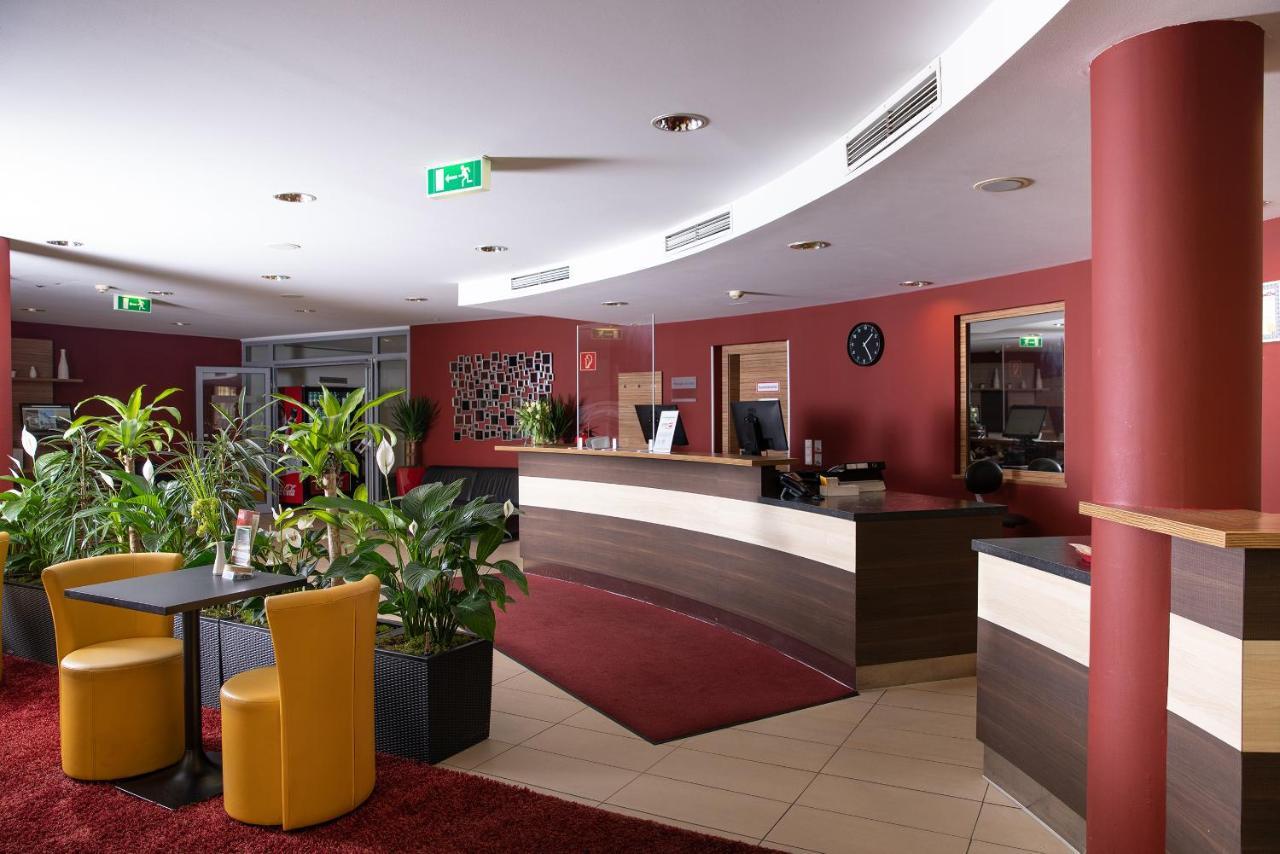 Senator Hotel