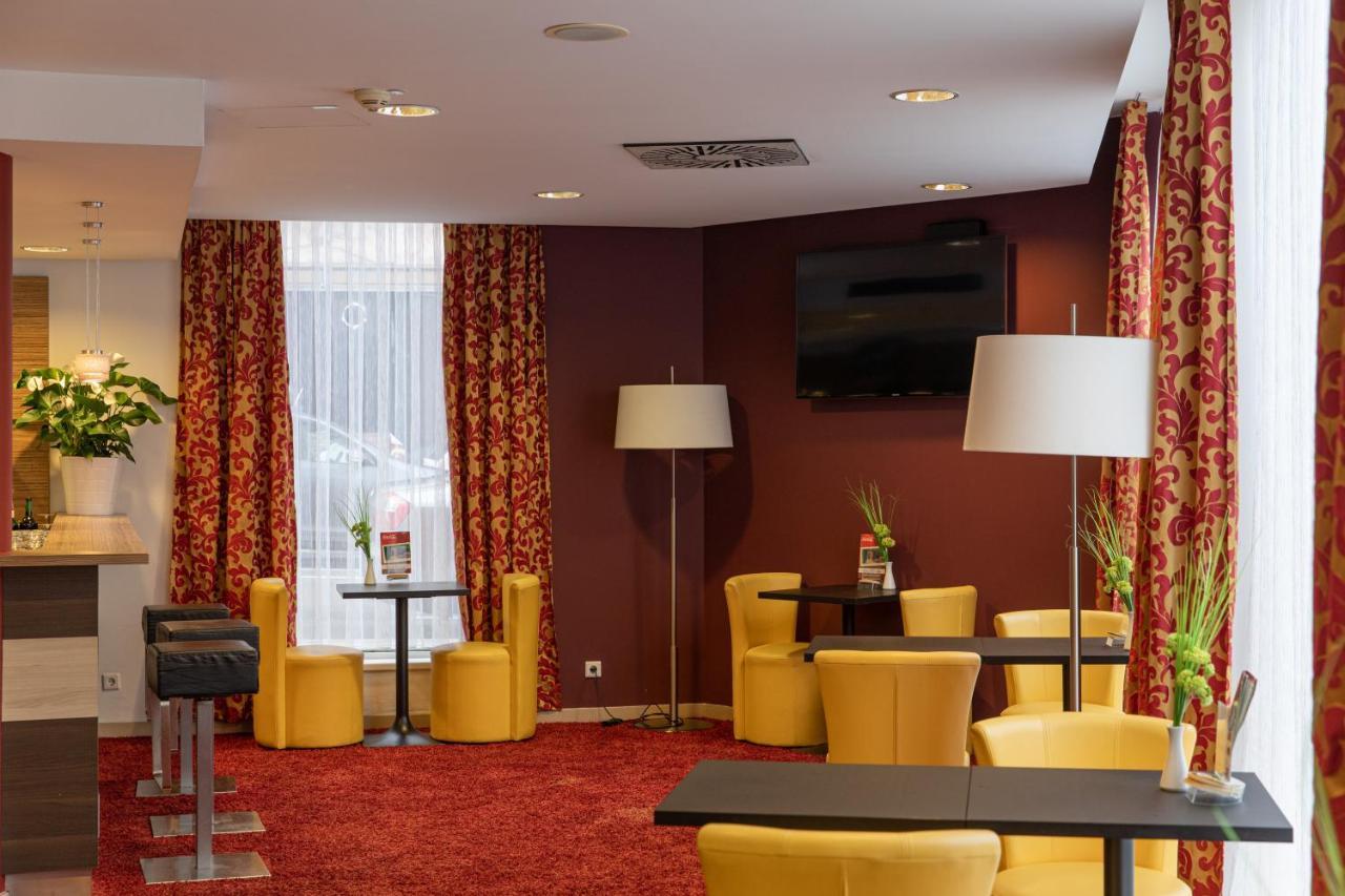Hotel Senator