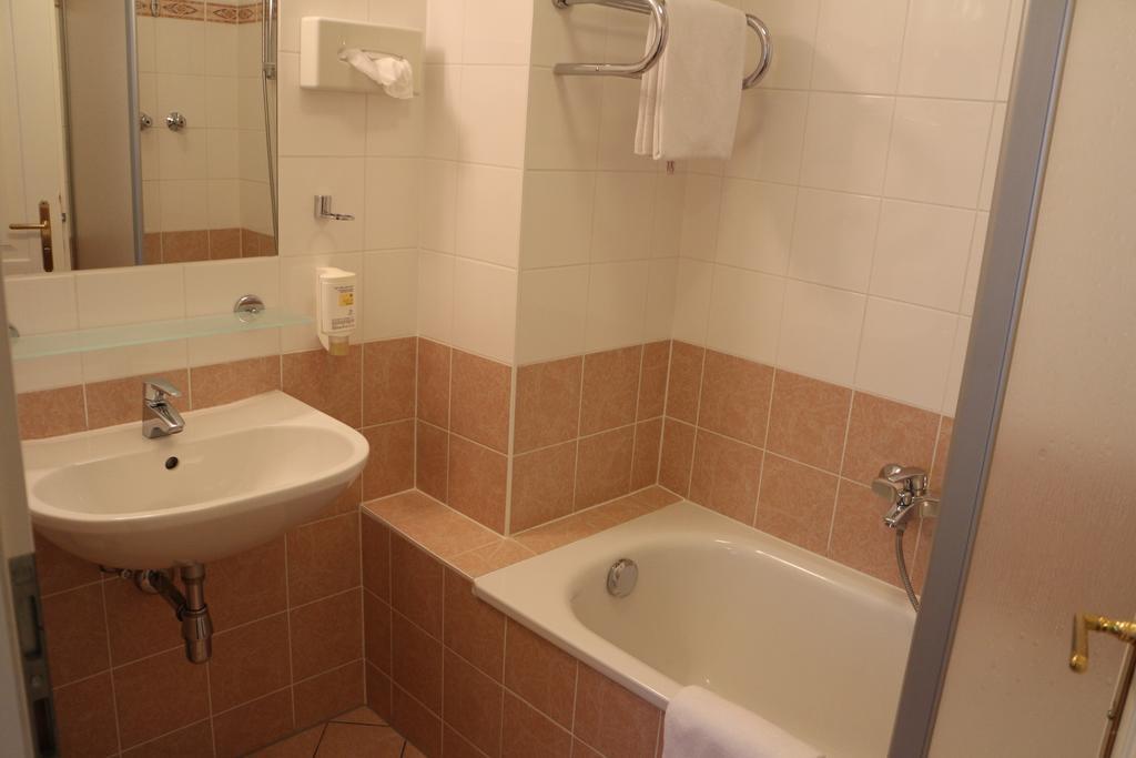 Hotel 900 M Zur Oper 4*