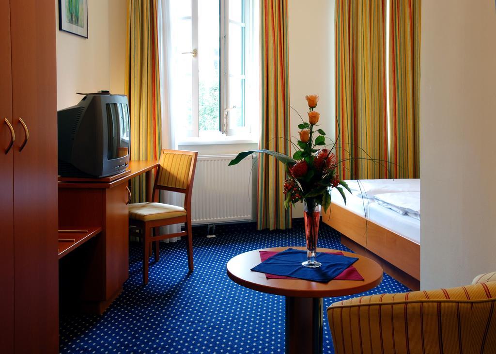 900 M Zur Oper 4* Vienna